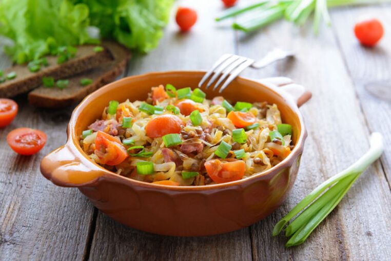 Seguindo uma dieta alimentar, é permitido preparar ensopado de legumes picados